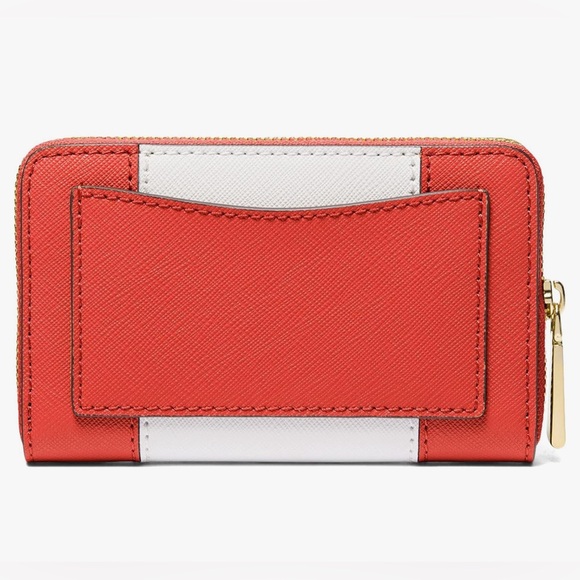 Michael Kors Jet Set Small Zip Around Card Case. COLOR: Spiced Coral/optic White - Picture 6 of 7